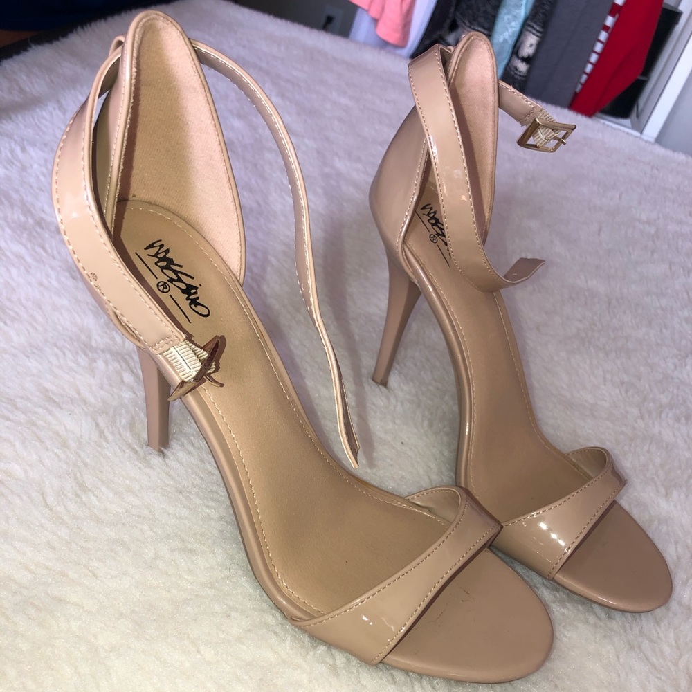 HIGH HEELS
